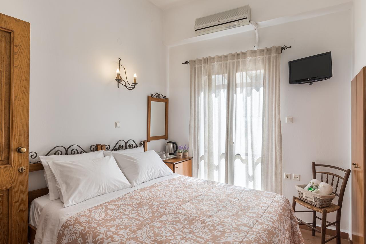 Iliada Hotel Ermoupoli Buitenkant foto
