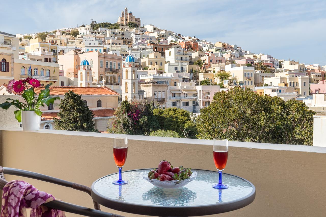 Iliada Hotel Ermoupoli Buitenkant foto