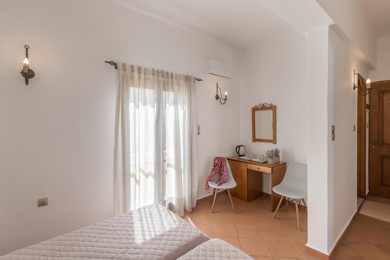Iliada Hotel Ermoupoli Buitenkant foto