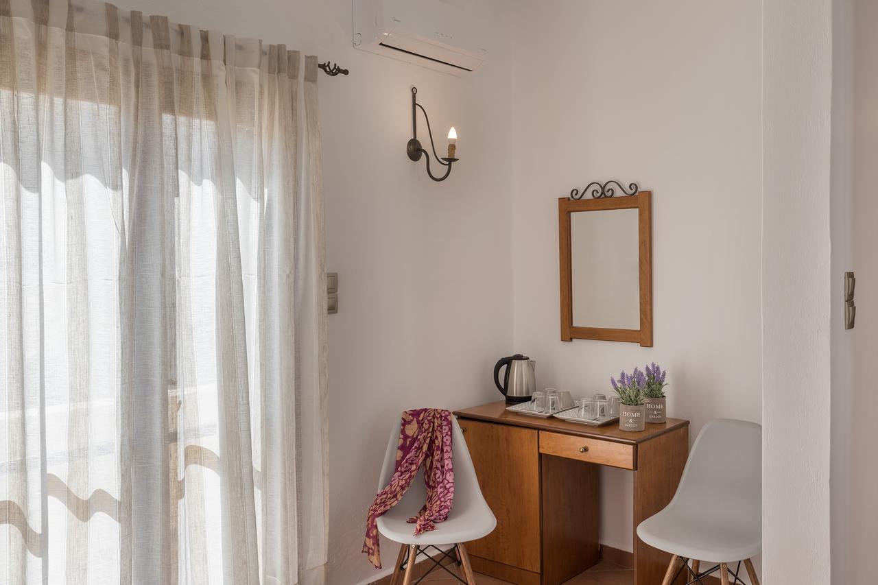 Iliada Hotel Ermoupoli Buitenkant foto