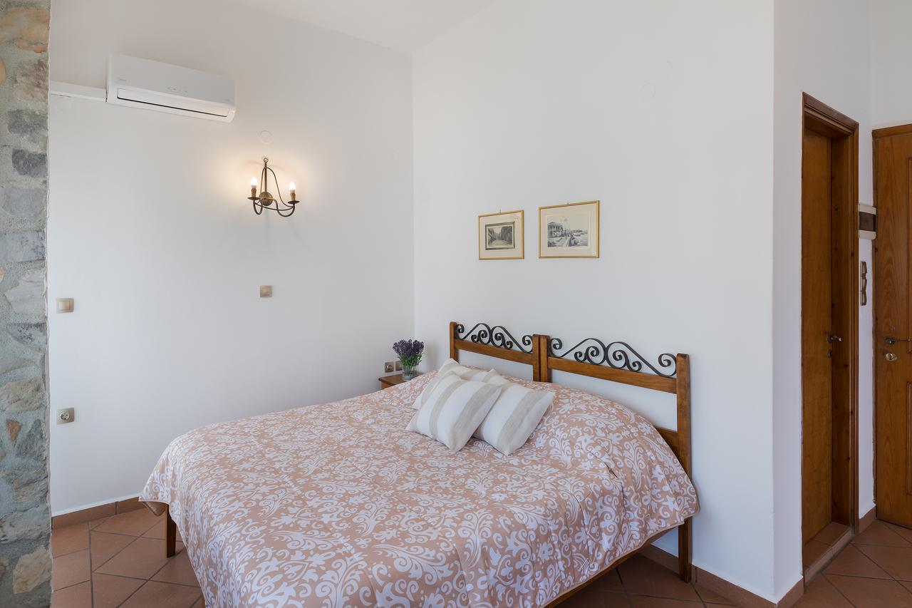 Iliada Hotel Ermoupoli Buitenkant foto