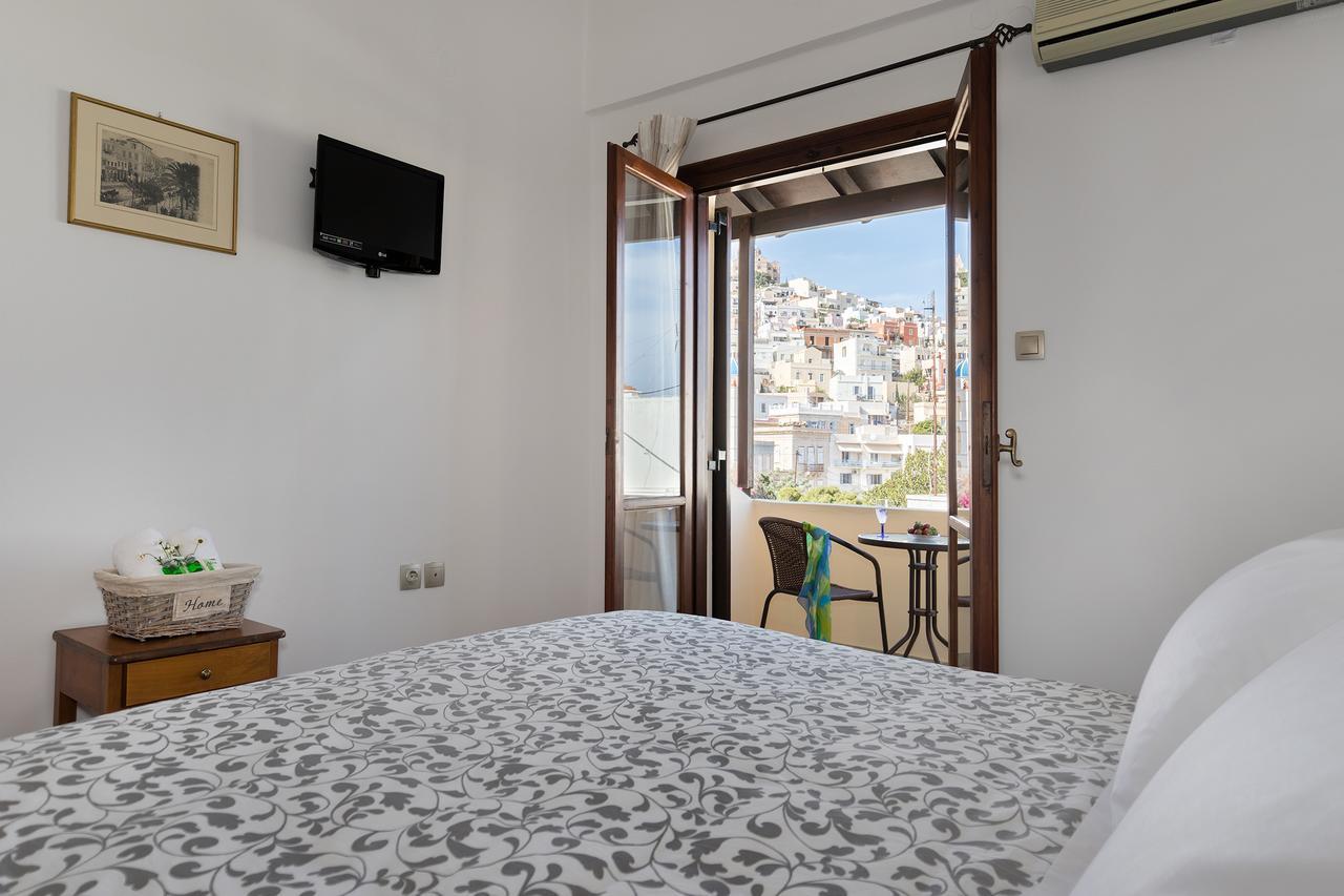 Iliada Hotel Ermoupoli Buitenkant foto
