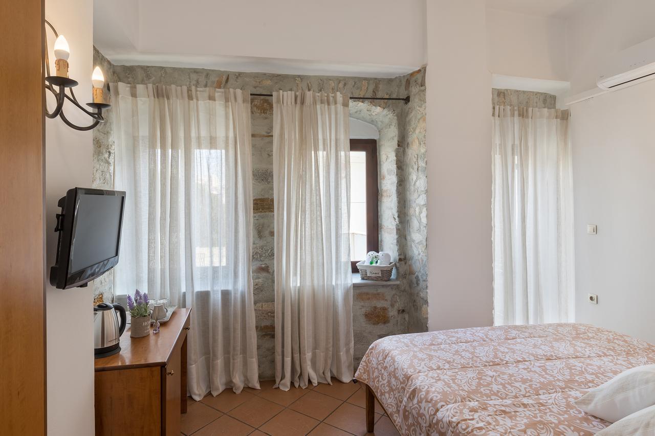 Iliada Hotel Ermoupoli Buitenkant foto