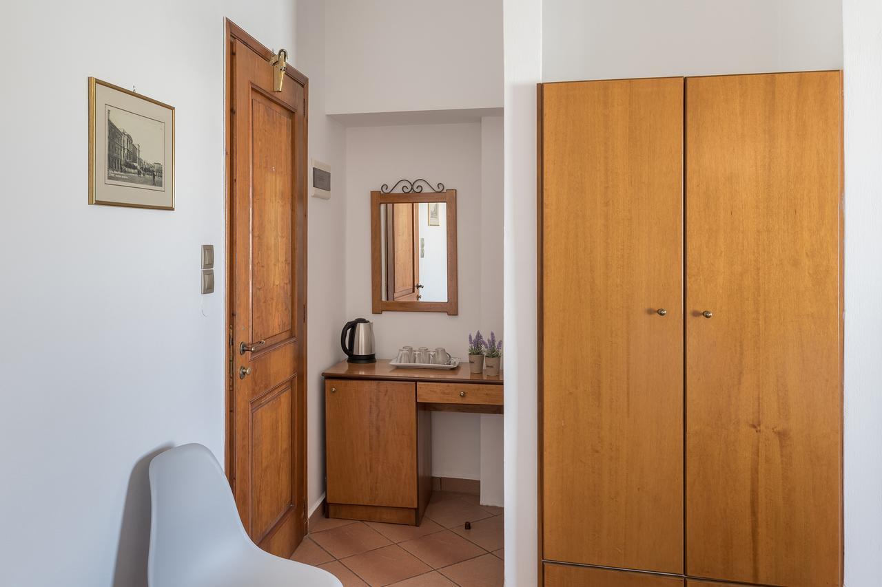 Iliada Hotel Ermoupoli Buitenkant foto