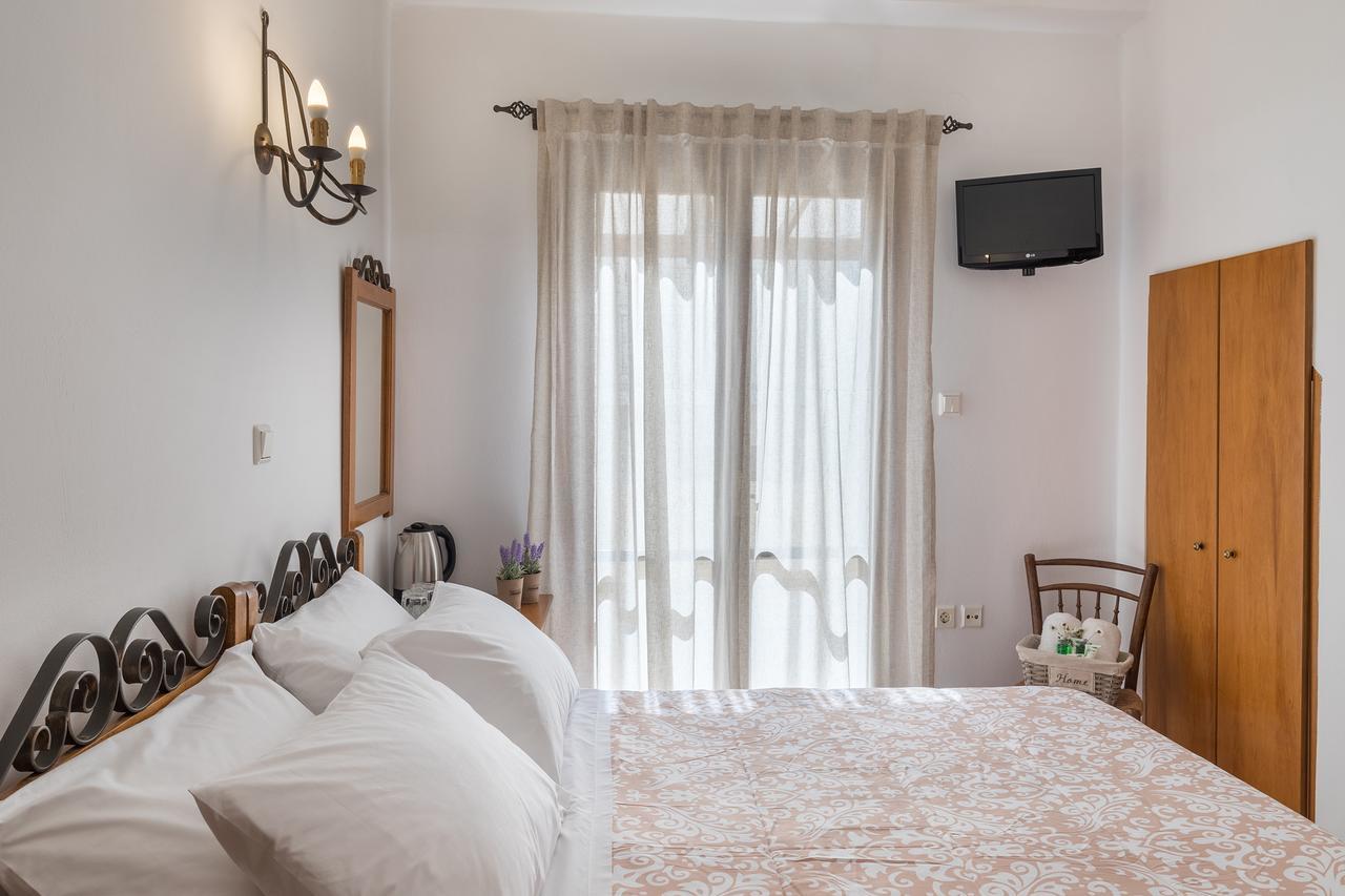 Iliada Hotel Ermoupoli Buitenkant foto