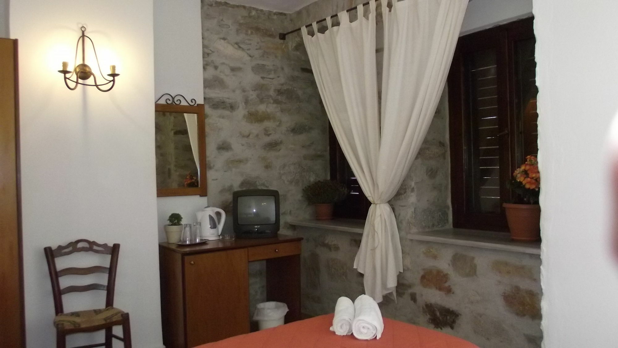Iliada Hotel Ermoupoli Buitenkant foto