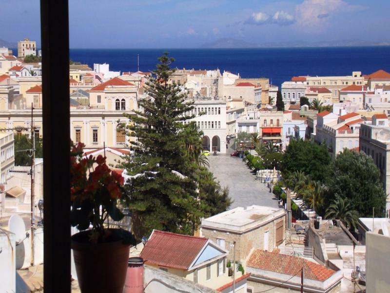 Iliada Hotel Ermoupoli Buitenkant foto